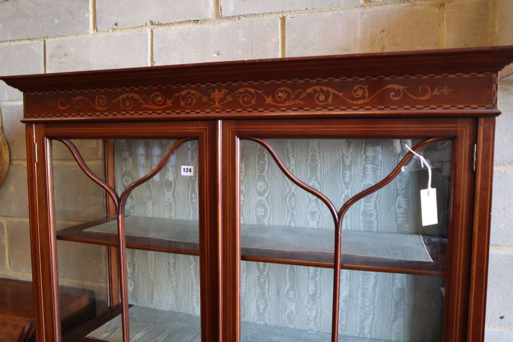 An Edwardian satinwood-inlaid mahogany display cabinet, width 121cm